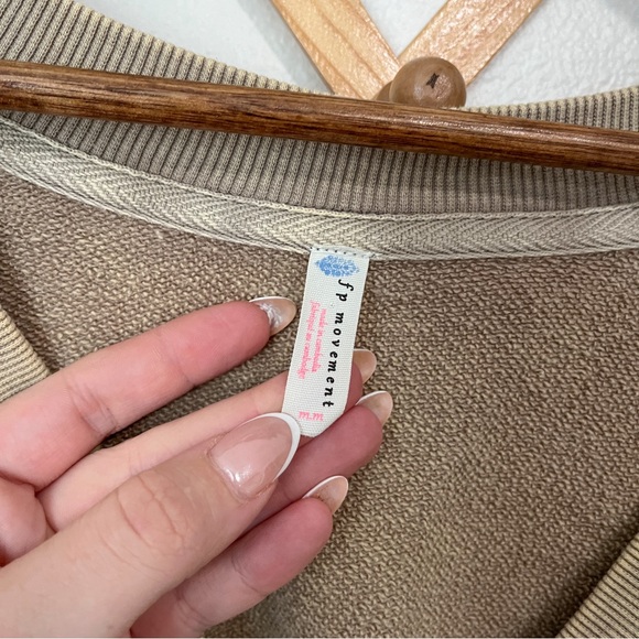 Free People Movement Tan Twist Sweatshirt Size  Medium - Picture 4 of 4